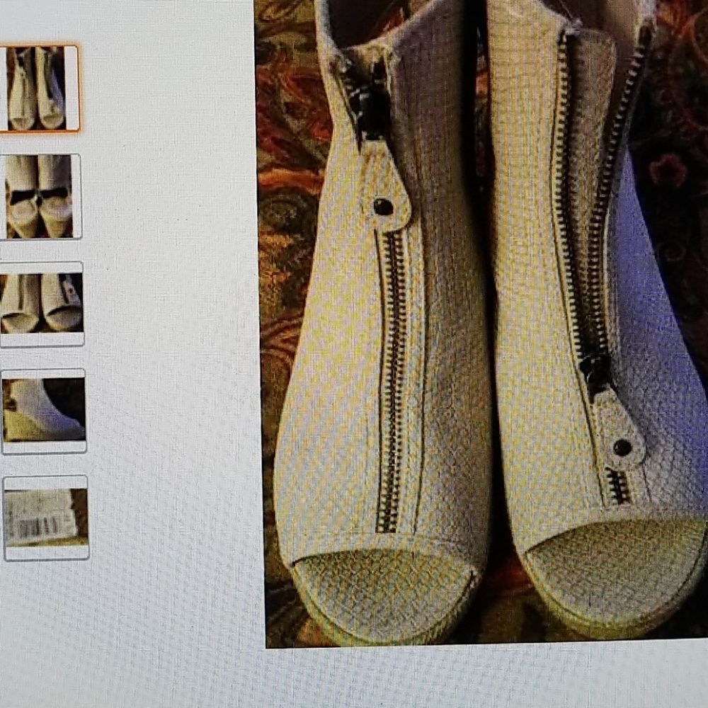 Simply Vera front zipper open to Tan Boot size 9